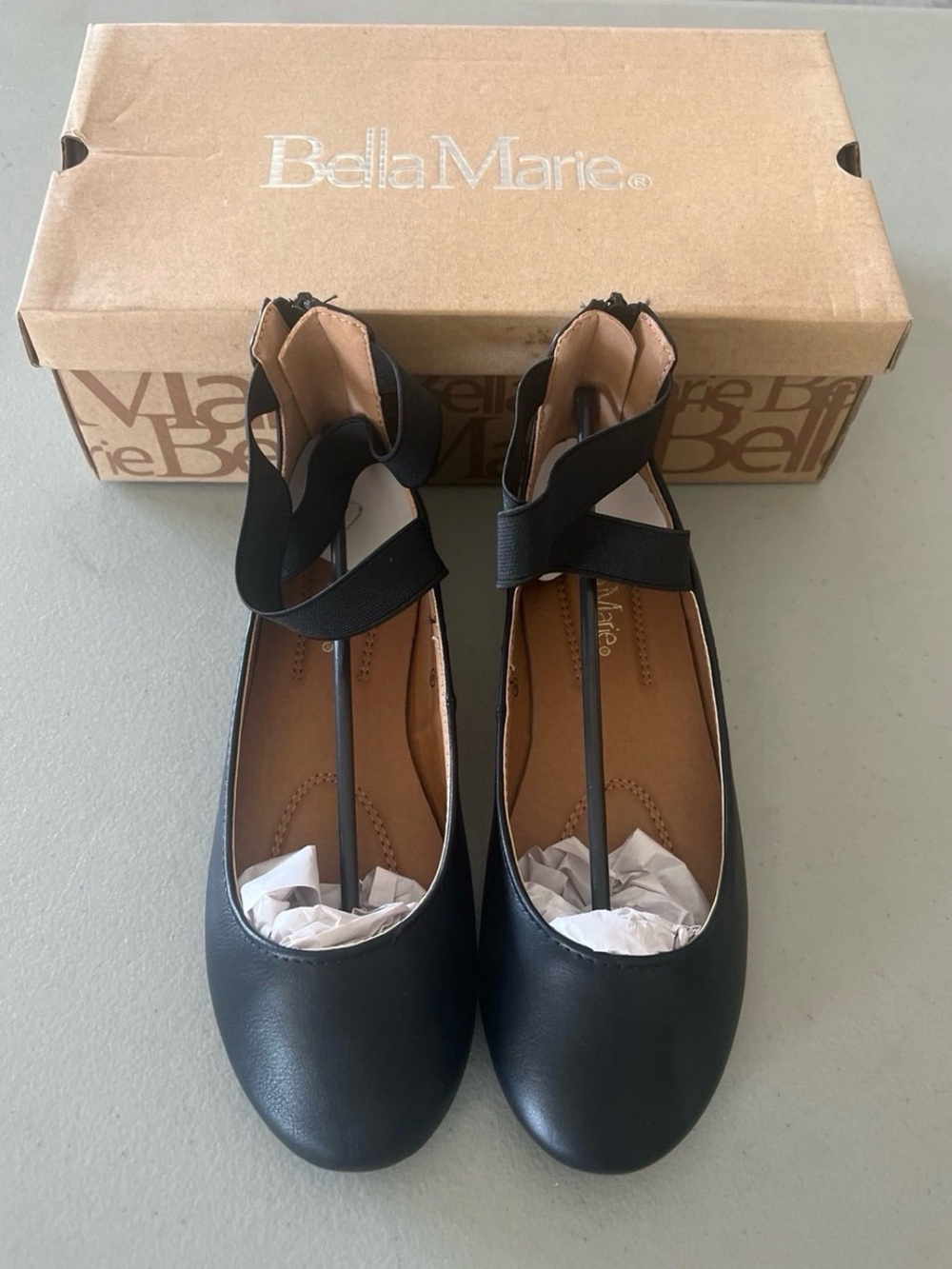 Bella Marie Black Women's Ankle-Strap Ballet FlatsSuze 6